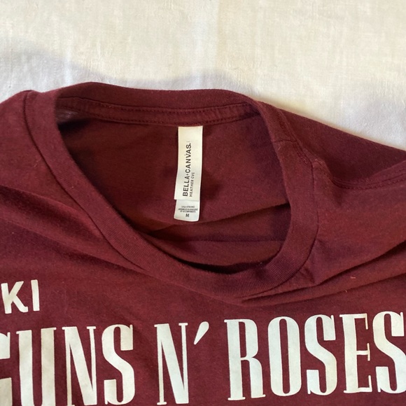 Bella & Canvas silk screen maroon med Discovery ski resort tee “Guns & Roses” - Picture 3 of 3